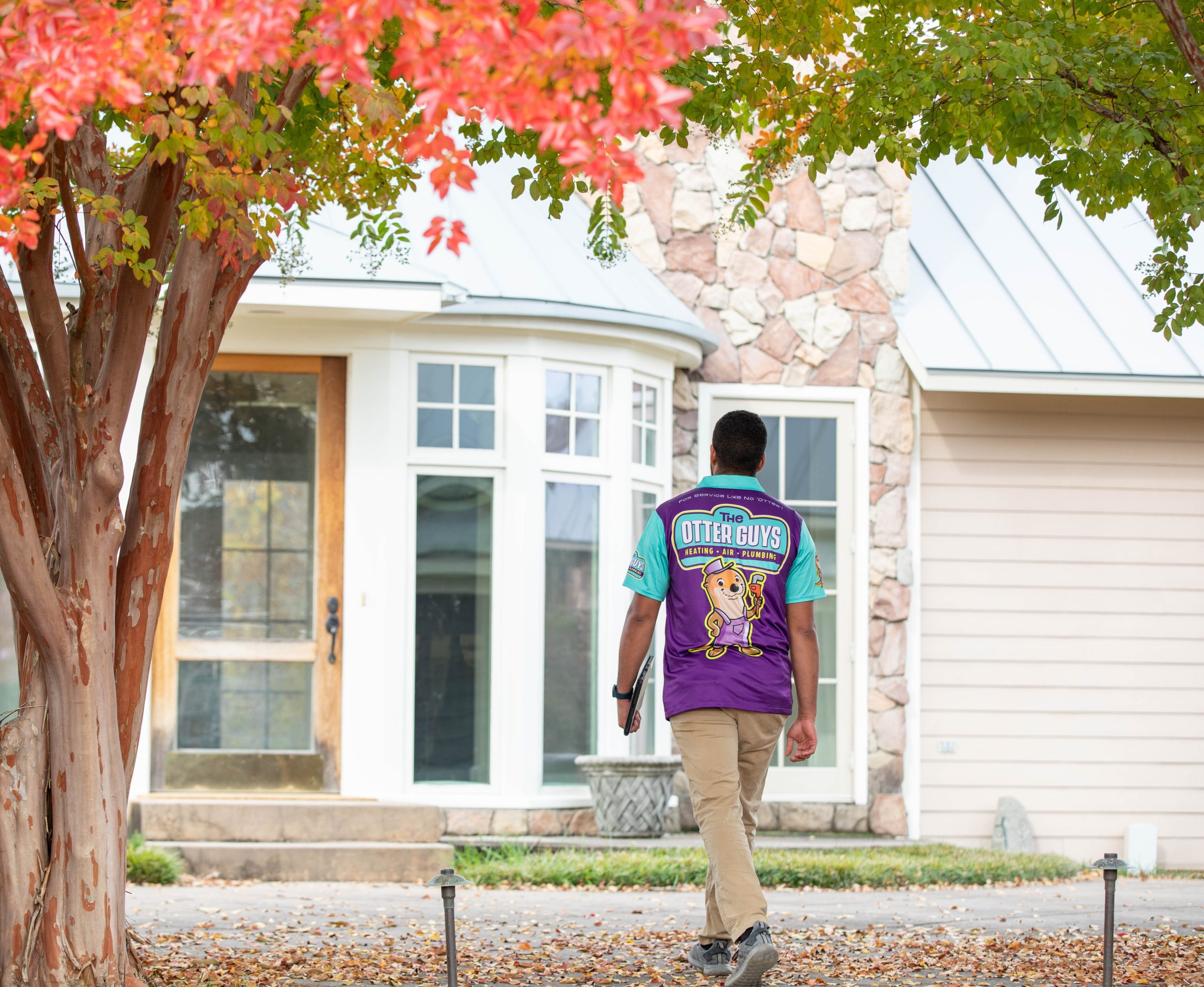 Otter Guys technician arriving at a customer&rsquo;s home for well pump service