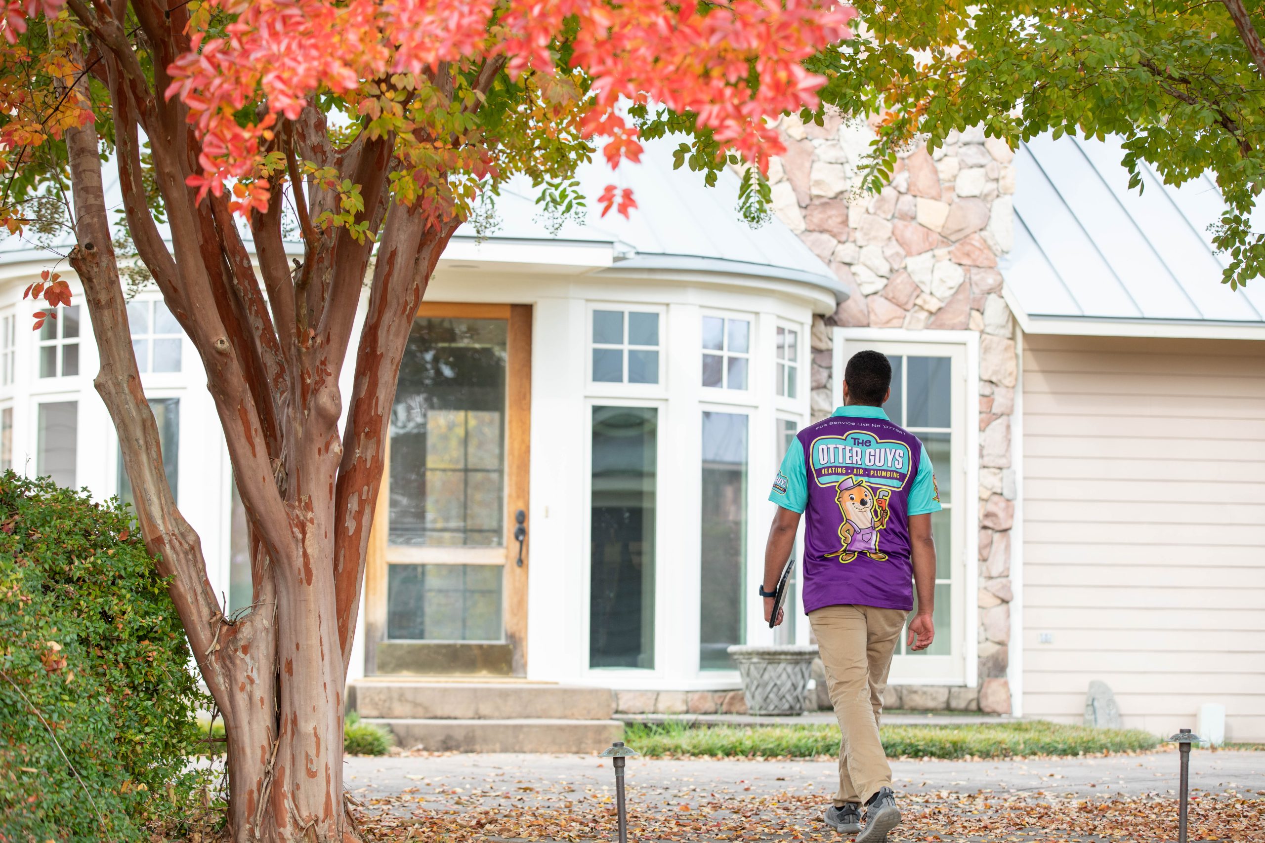 Otter Guys technician arriving at customer&rsquo;s home
